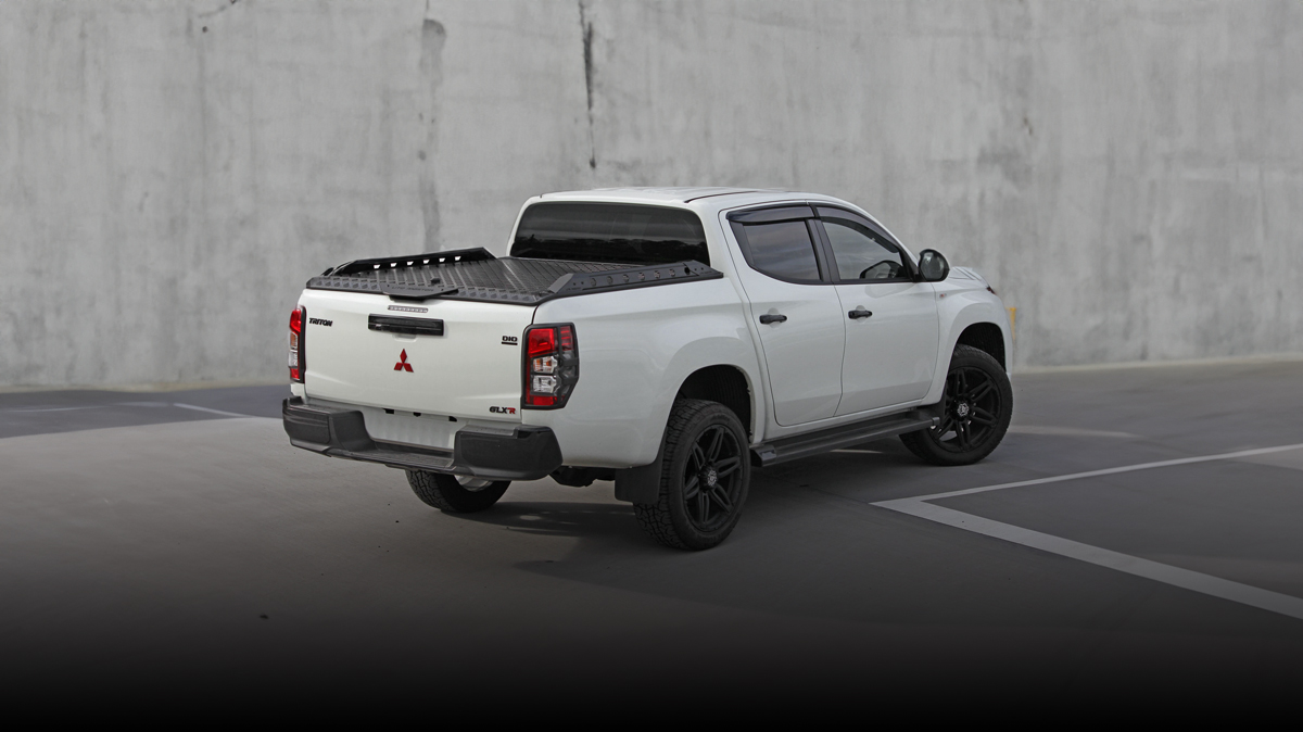 Mitsubishi Triton White Hard Lid Load Lid Tonneau Cover Roller Cover Destroyer Rails