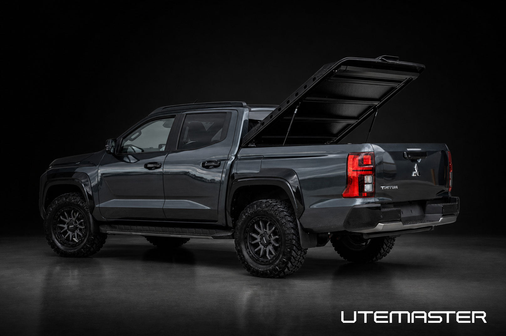 Mitsubishi Triton Load Lid