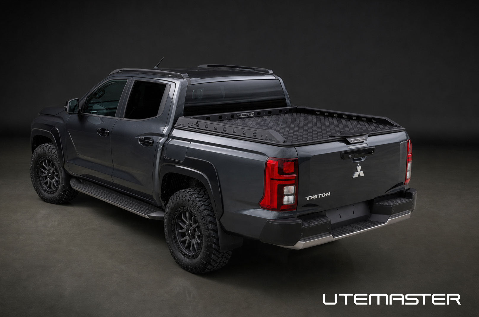 Mitsubishi Triton Load Lid